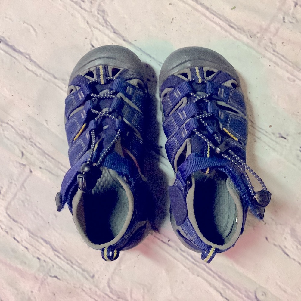 KEEN WATER SHOES.